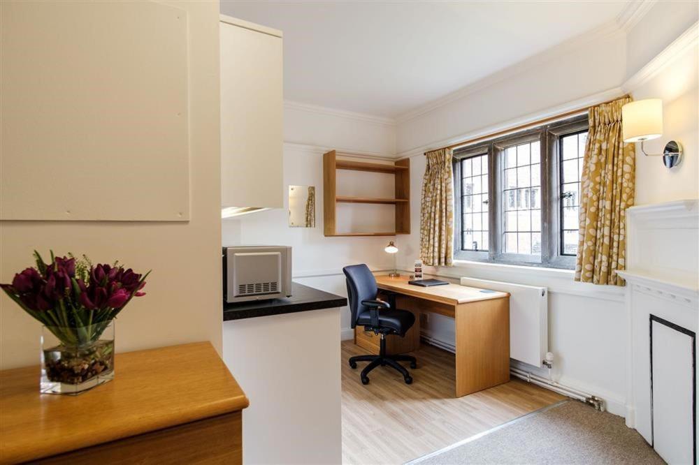 Westminster College Hotel CBG Екстериор снимка