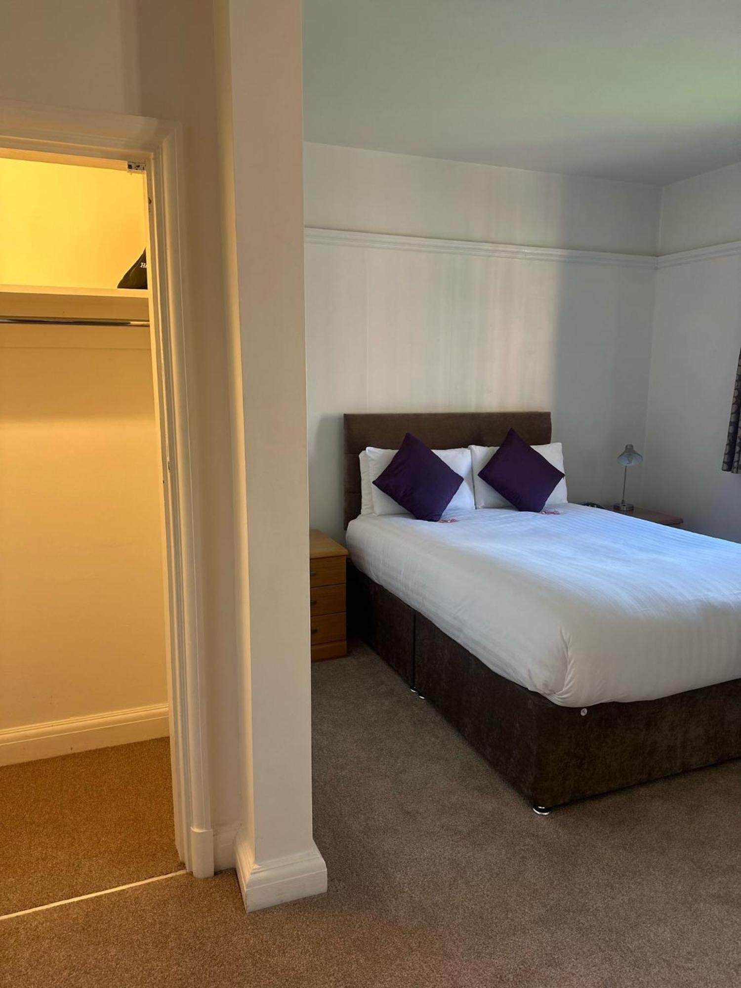 Westminster College Hotel CBG Екстериор снимка