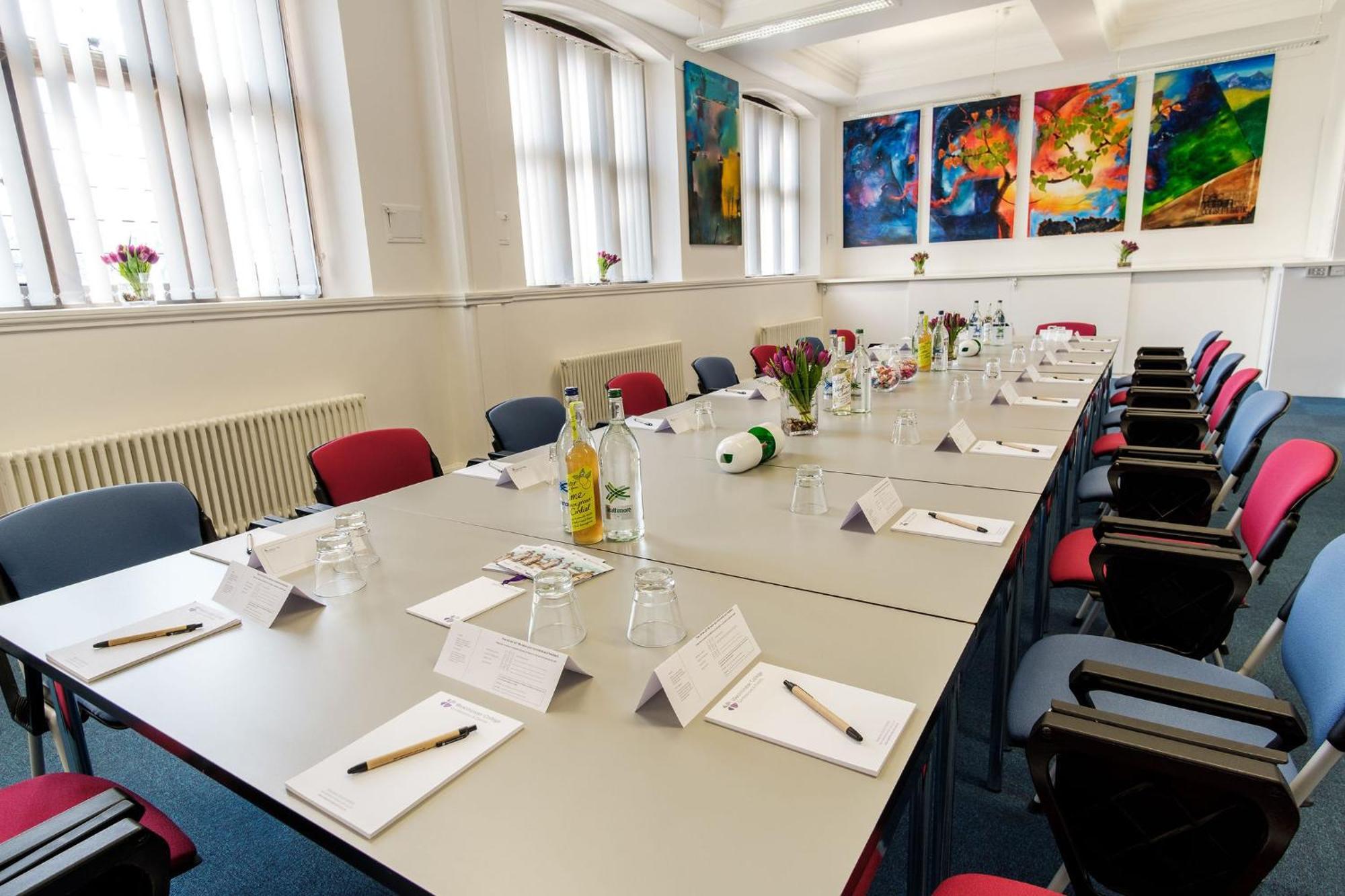 Westminster College Hotel CBG Екстериор снимка